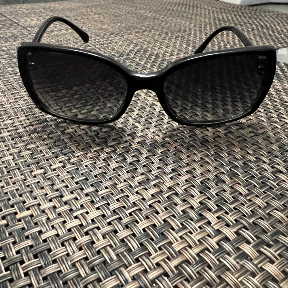 Gently used Chanel Sunglasses - Picture 5 of 7